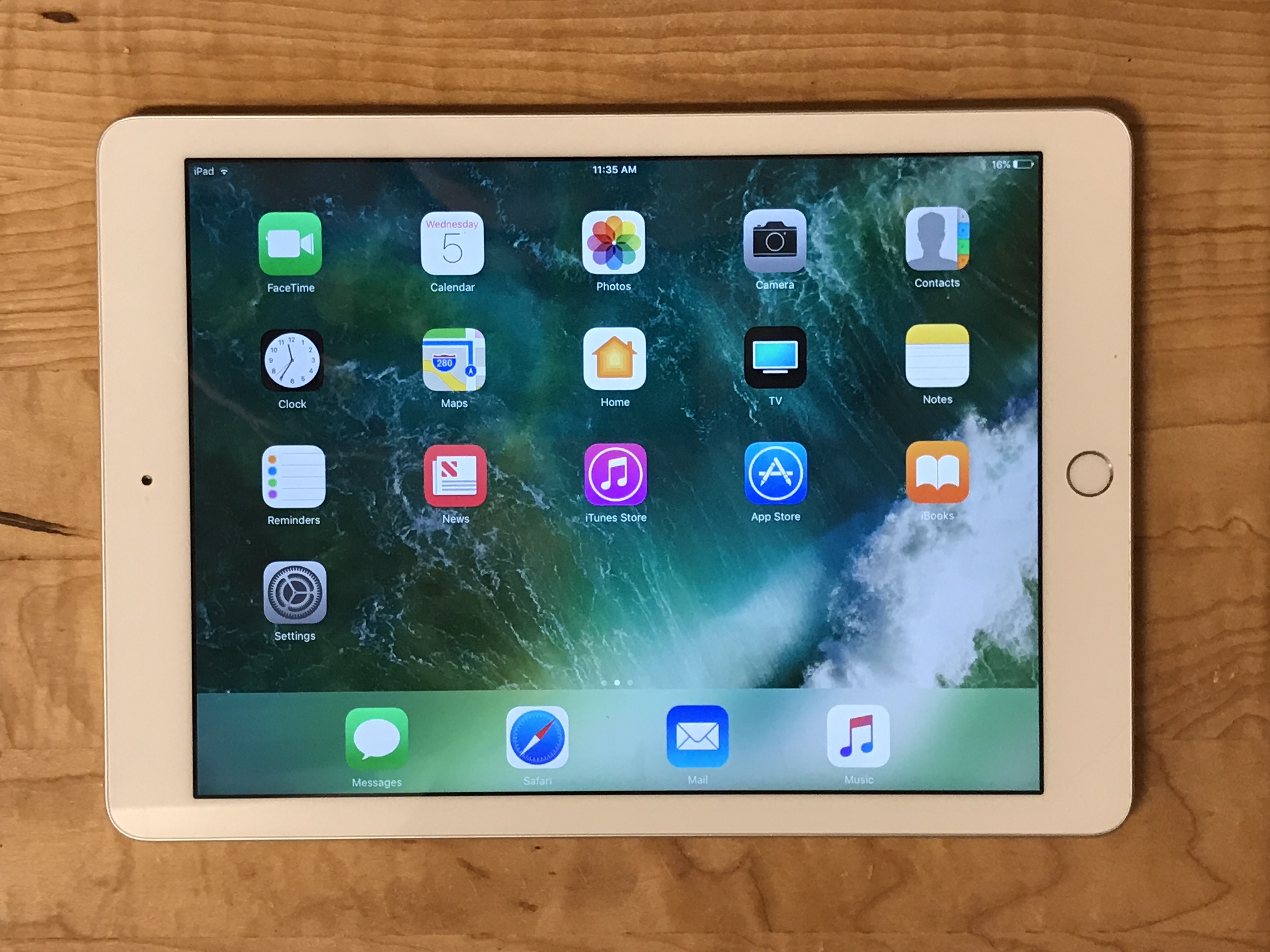 Apple 9.7 Inch iPad (2017) Review