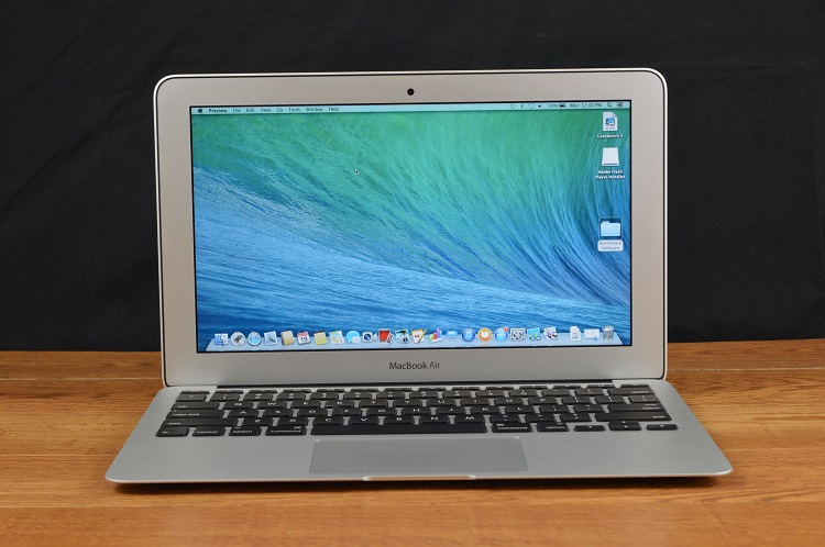 Sarah Ashari: Apple MacBook Air 11-inch (2014) Review