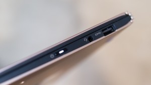 Lenovo Yoga 900S ports