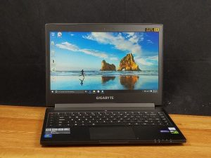 Gigabyte Aero 14 front 2