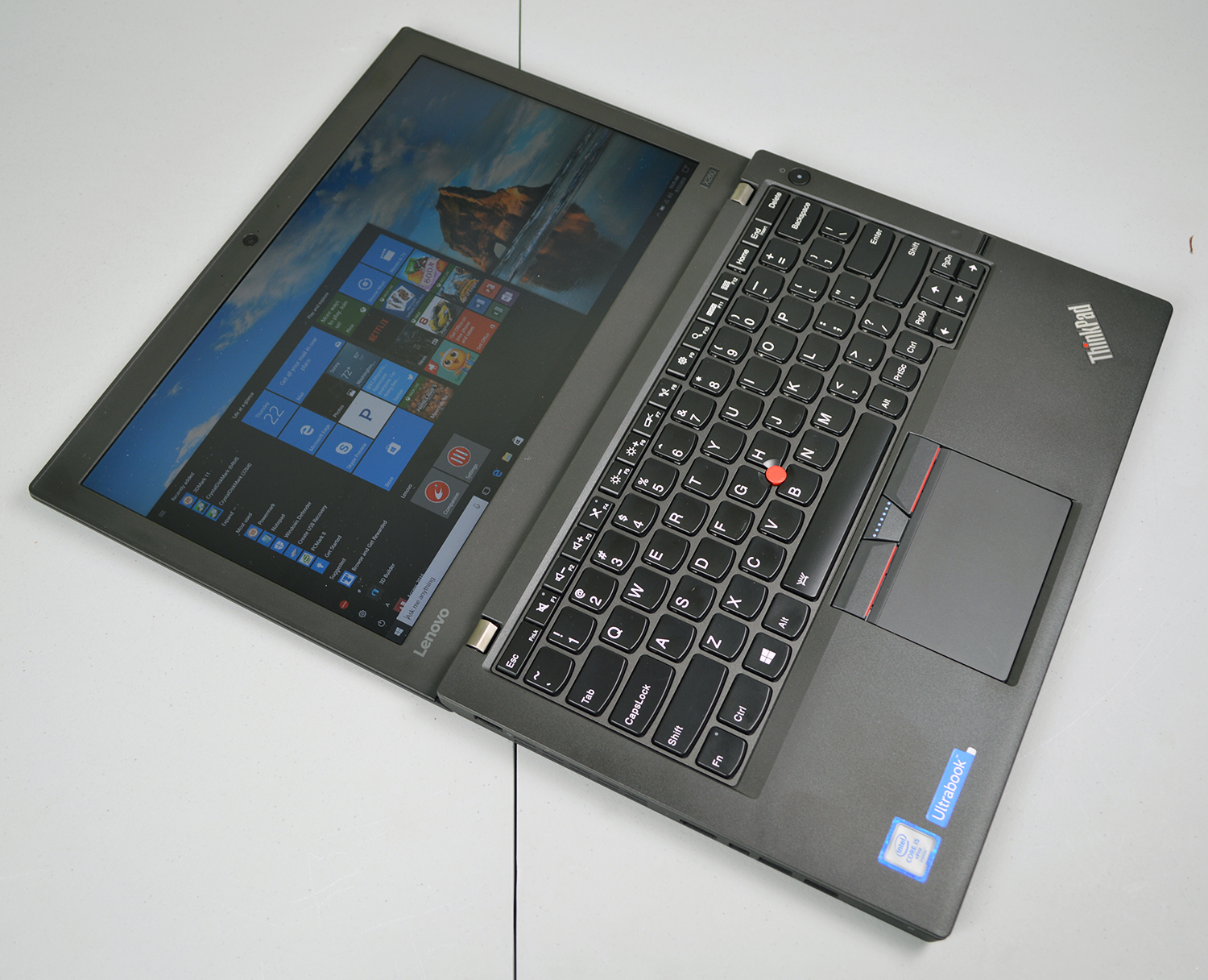 Lenovo ThinkPad X260 Review: Balanced for Business Travelers